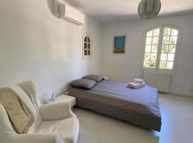 Bed & Breakfast Bastide De Gueissard